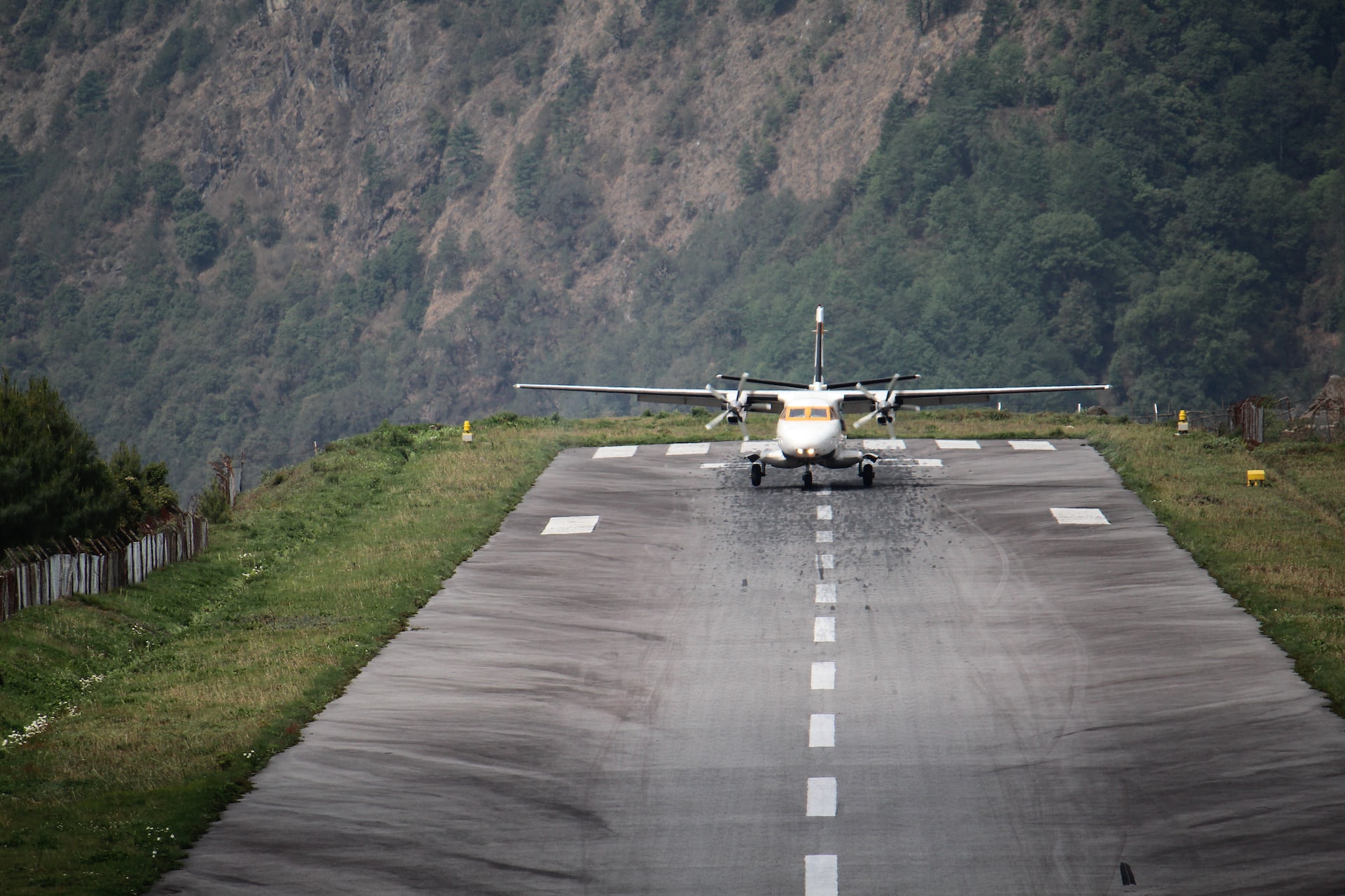 lukla airport 1677137908