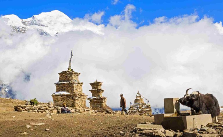 Entrance of Nar village