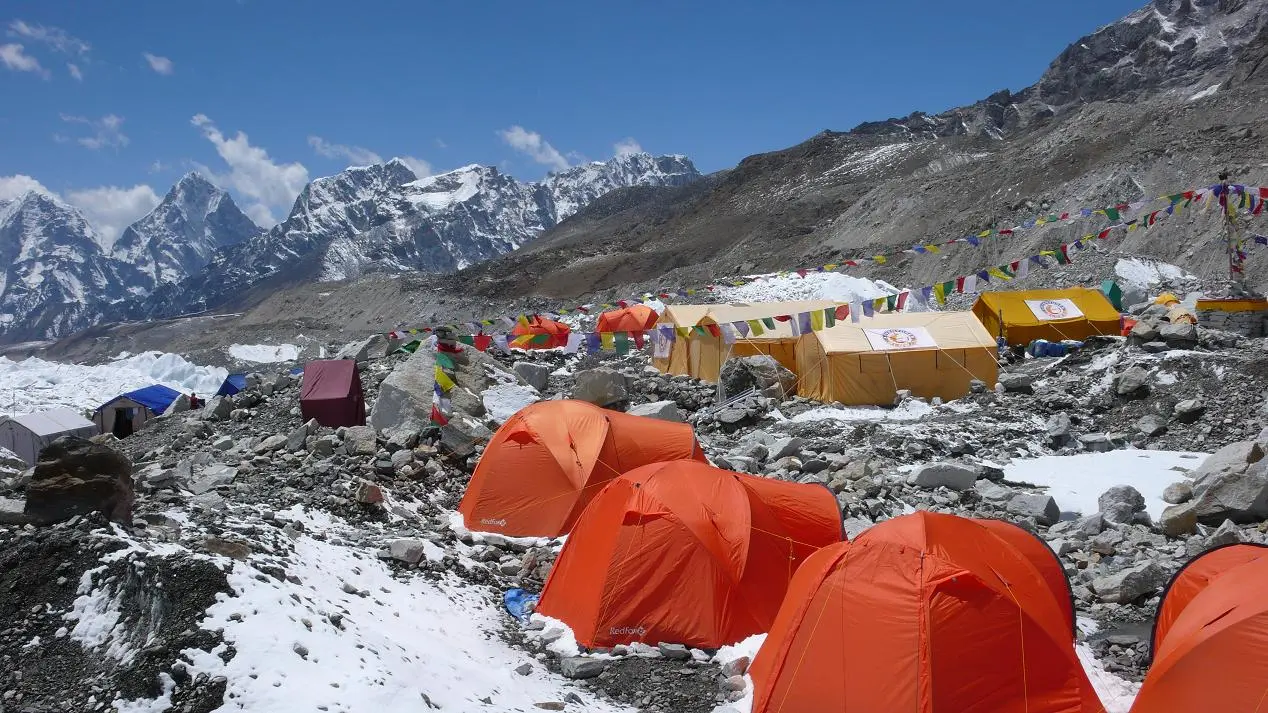 best time to hike to everest base camp