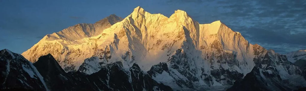 Top 10 Highest Mountains In Nepal, Makalu (8,485 meters).