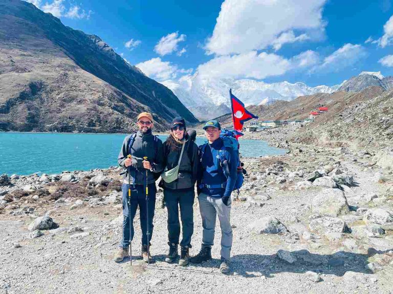 Arlia group at Gokyo Lake